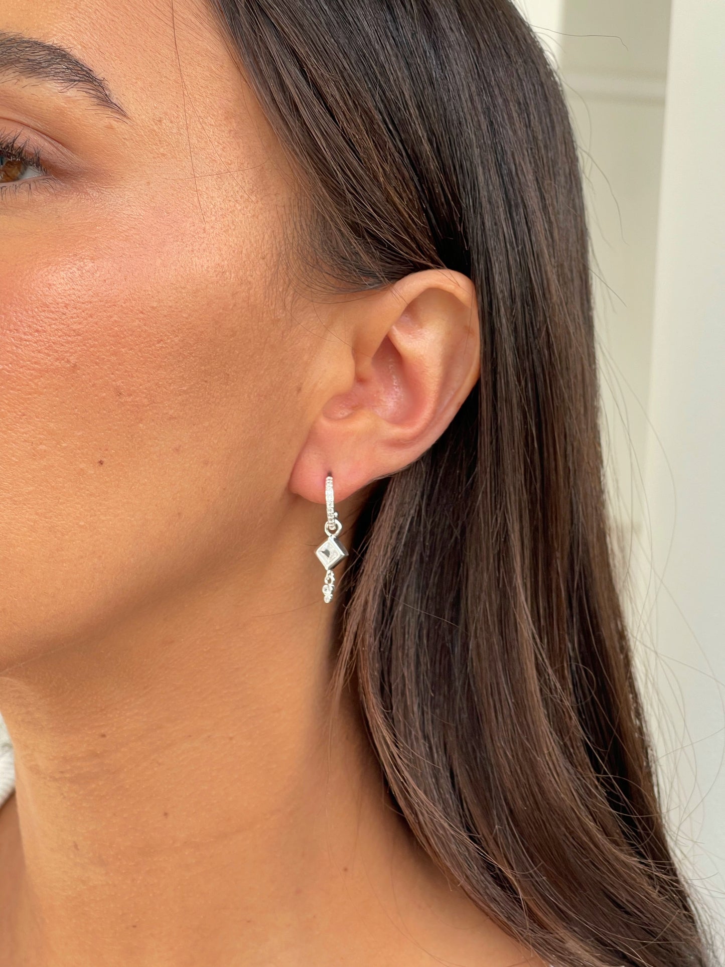 זוג עגילי חישוק זירקון מעוין  מכסף אמיתי 925