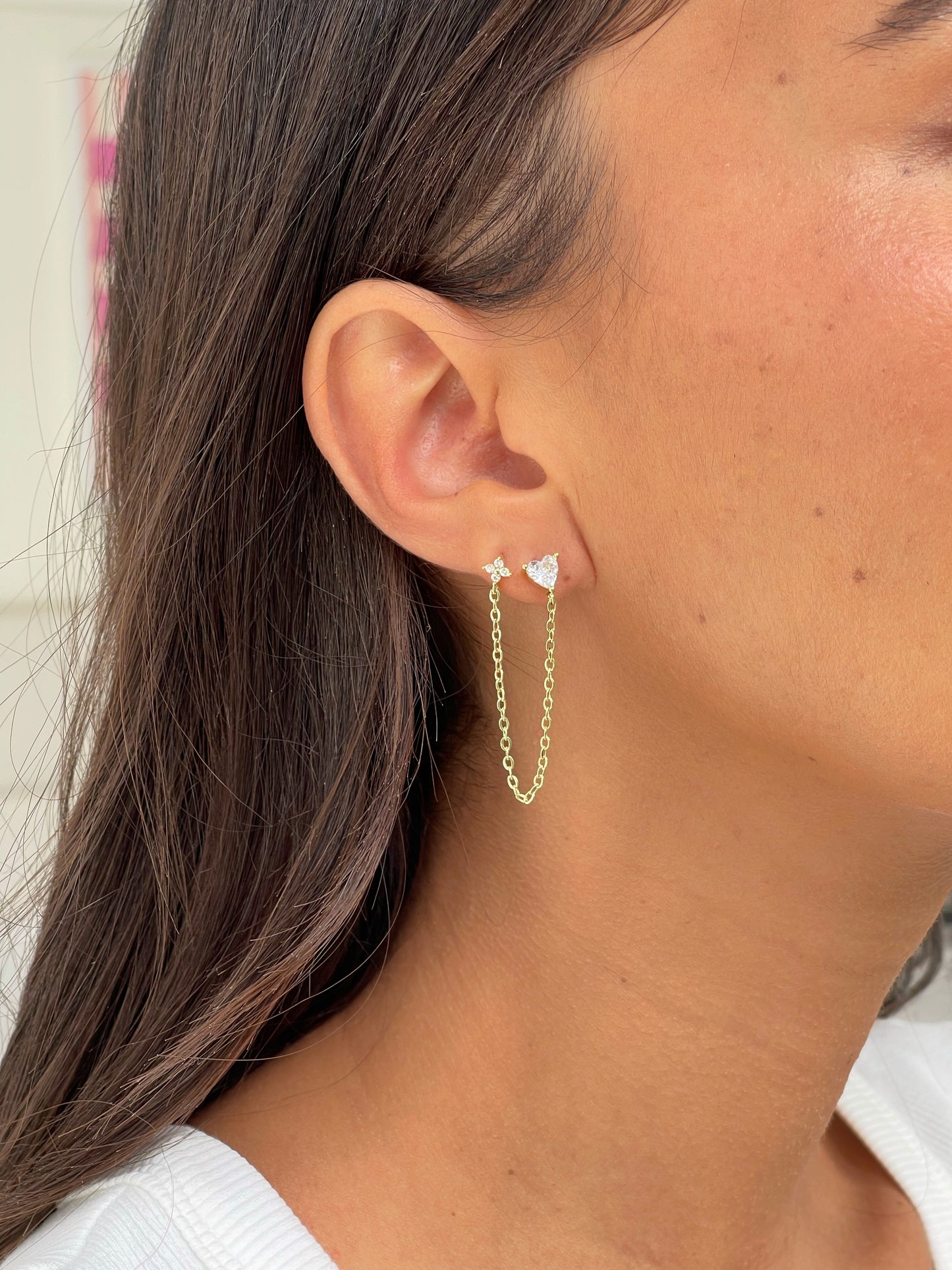 עגיל פרח בשילוב זירקון לב