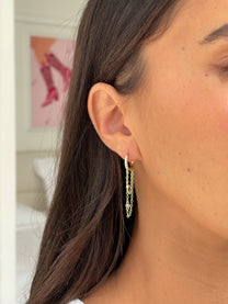 זוג עגילי חישוק בשילוב שרשרת זירקונים כפולה