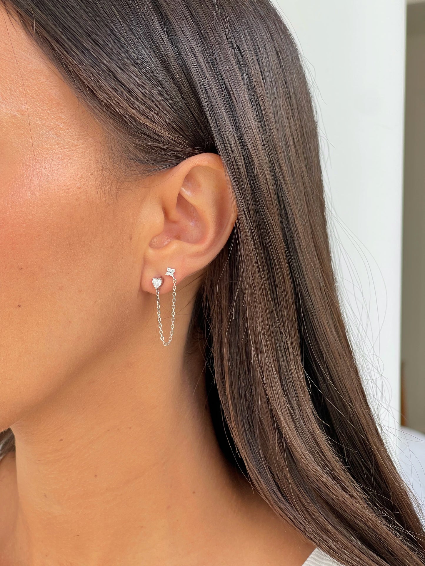 עגיל פרח בשילוב זירקון לב